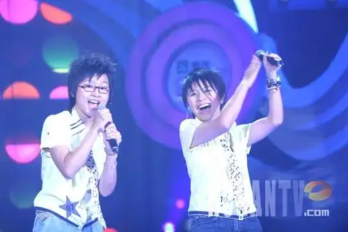 8月12日晚上20:30"2005蒙牛酸酸乳超级女声"年度总决选第五场6进5