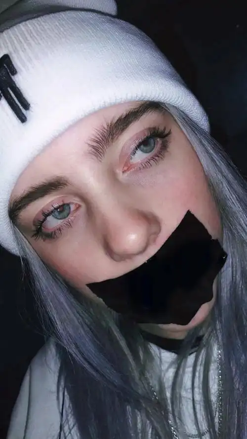 碧梨竟穿紧身超短裙纪录片罕见谈渣男前男友我并不快乐