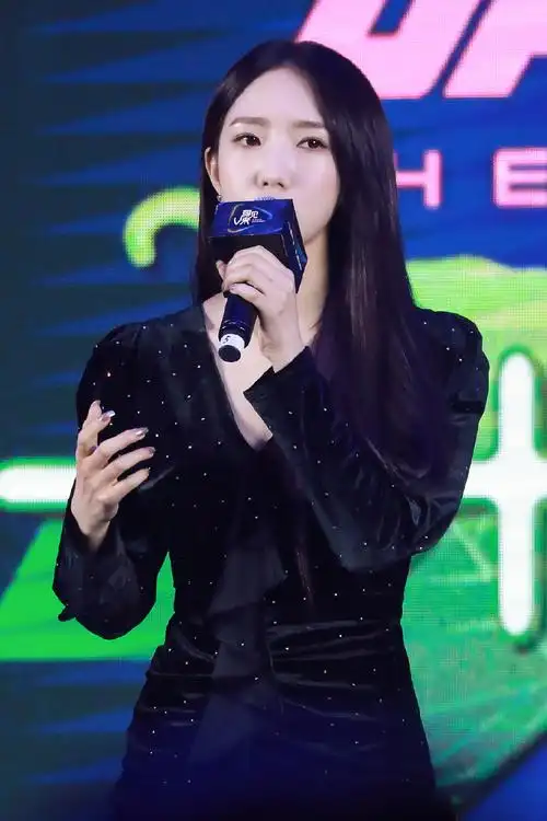 原创孟美岐也太漂亮了吧穿黑裙出席活动闪耀全场妥妥女神范