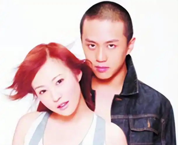 郝蕾:三段感情两段婚姻,二婚嫁圈外人,如今带着双胞胎艰难生活|邓超