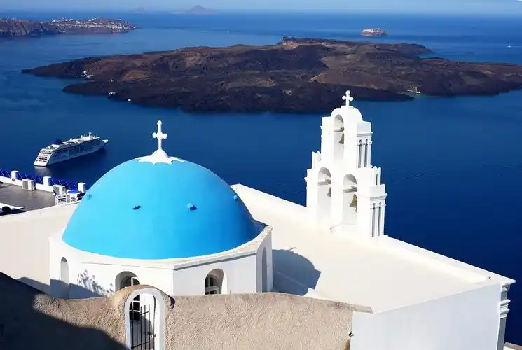 圣托里尼:天堂的颜色是洁白和蔚蓝  圣托里尼又名锡拉,是希腊著名的