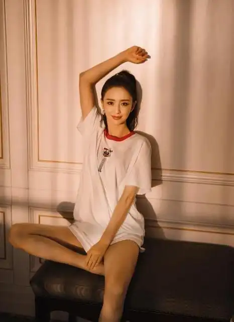 事实证明,40岁"离婚不分家"的佟丽娅,早已选择了另一种人生