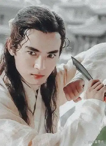 焦恩俊宣布与妻子离婚:情感纠葛 焦恩俊与前妻黄宛林,现任妻子林千钰