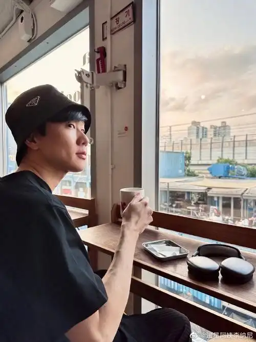 林俊杰首尔自拍来啦~收到jj的旅游明信片喜欢看旅行小林的旅行日常