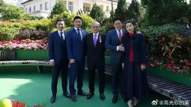 不少名人都戴过她家品牌,包括何超琼▲之前霍英东一家人,包括霍启刚和