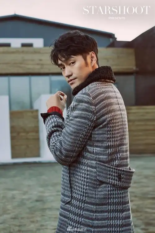 组图:《星速客shoot》袁弘大片曝光 光影斑斓深浅留痕