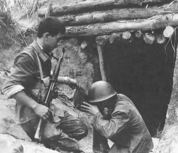 对越反击战坚守猫耳洞的英雄们以苦为乐67