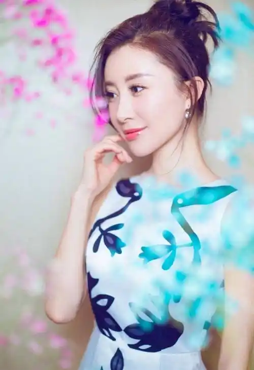 说起舒畅,相信大家还是非常熟悉的,这位演员也是一位非常漂亮的大美女