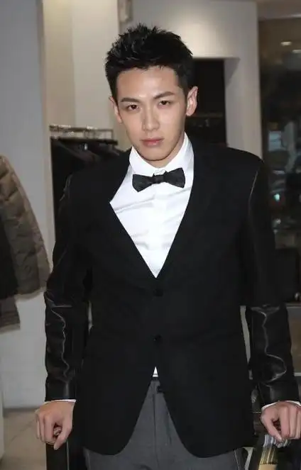 然而,柯震东最终不得不克服自己的心理障碍.