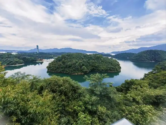 你糊涂啊020202

     庐山西海目前分两个景区:
《巾