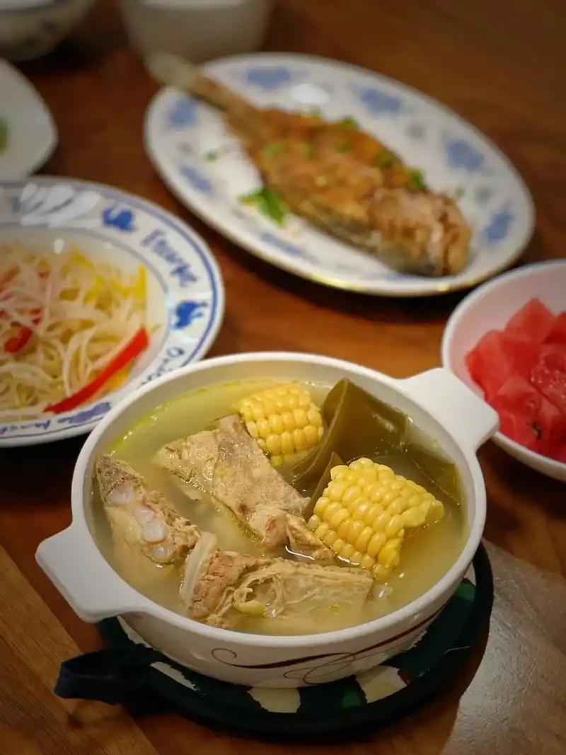 家常菜.今日份晚饭.今日晚饭:香煎黄鱼/腊肠炒青菜/甜椒炒豆 - 抖音