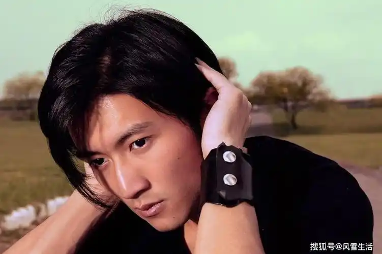 最酷最帅气最努力的谢霆锋长发时的他魅力十足