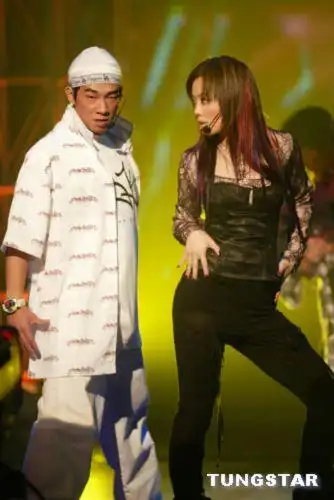 图文容祖儿陈小春劲歌热舞场面火辣15