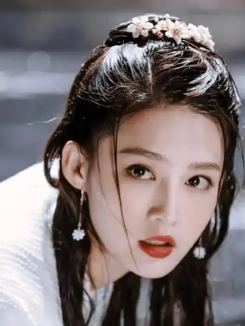 古装三大颜值担当李沁,李一桐,孟子义,你会选择谁?_毕业_瞬间_五官