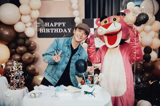 郑恺晒生日照
