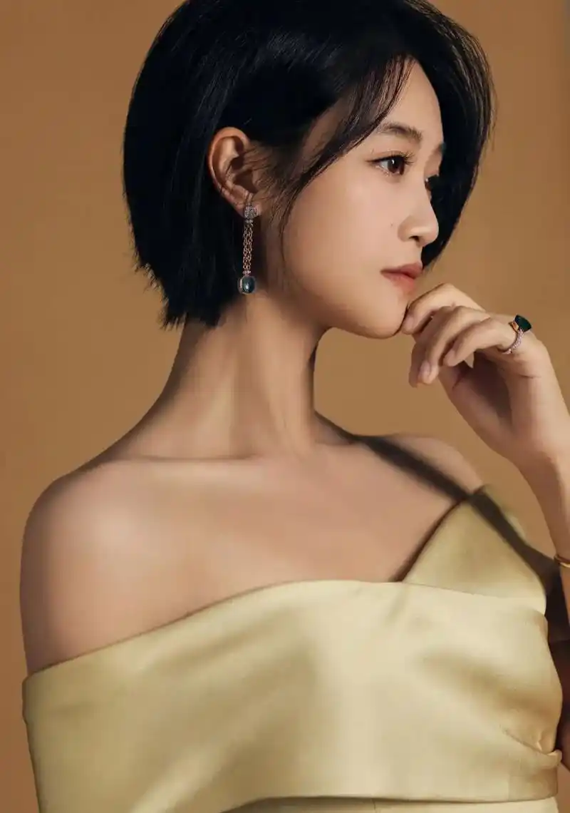 蓝盈莹,这是最美天鹅颈女星吗? 学习舞蹈的女孩子气质就是不一样!