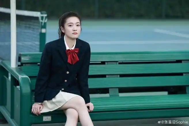 张雪迎陆完完毕业照#是超甜美超青春的校服张雪迎高马尾甩出飞扬的