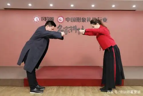 传统礼仪「揖礼」点燃两会新亮点,全面解读如何作揖有礼