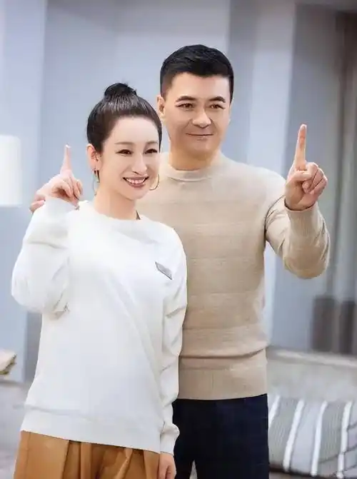 秦海璐李厚霖分手16年他看破红尘皈依佛门,她嫁二婚丈夫幸福美满_时候