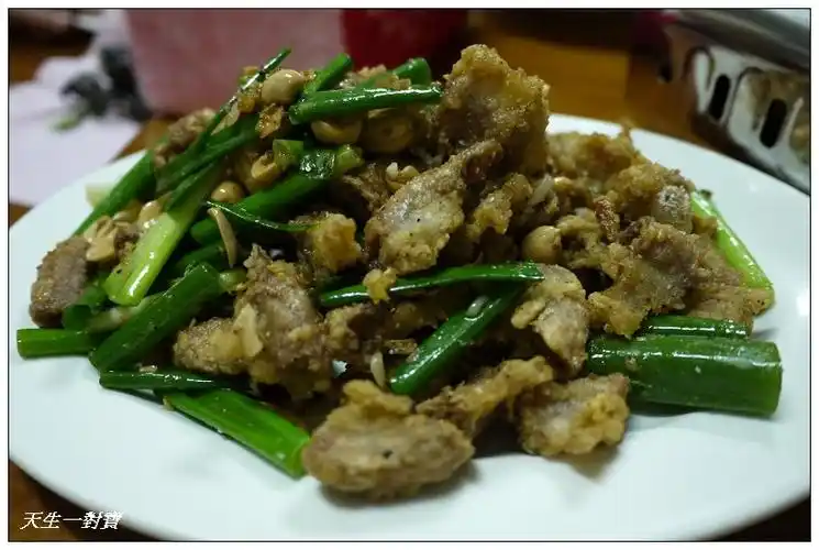 卖完, 老板听我说拔拔很爱吃鲜蚵专程又上市场购买, 椒盐粉肠150元╟