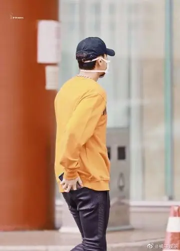 喜欢谁就必须手机屏保,头像,微博背景都安排上, 像极了追星的我