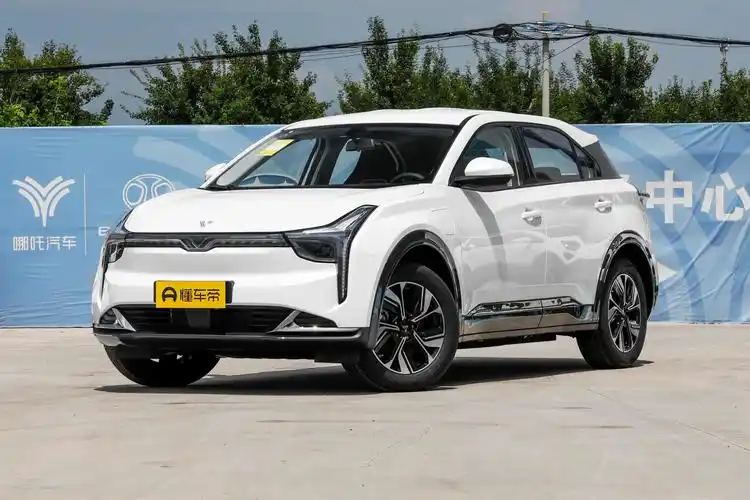 售价12.38万,外观时尚,实测哪吒u