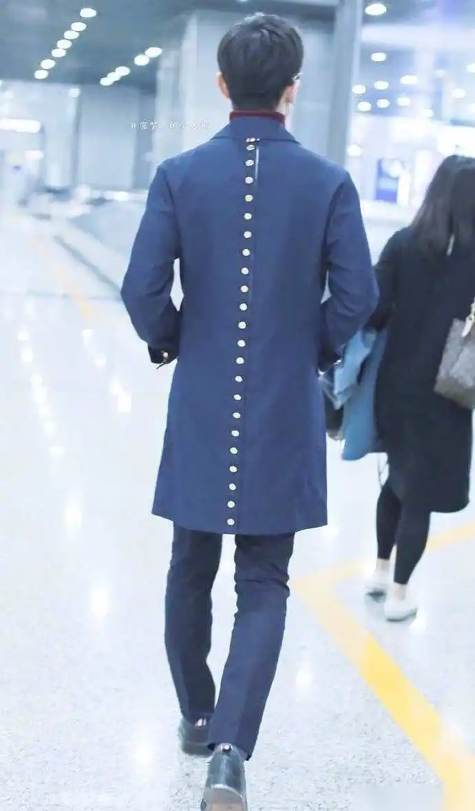 邓伦背影都这么帅,快来给他一个温暖的拥抱,,努力打拼优秀的人,辛苦了