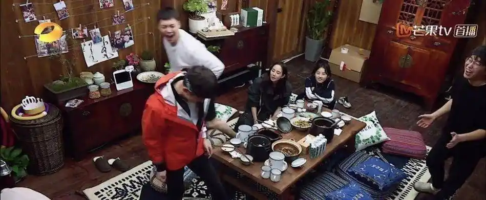 原创陈伟霆撒娇向黄磊买葡萄却被新游戏逼得怒吼张钧甯的眼睛太美了