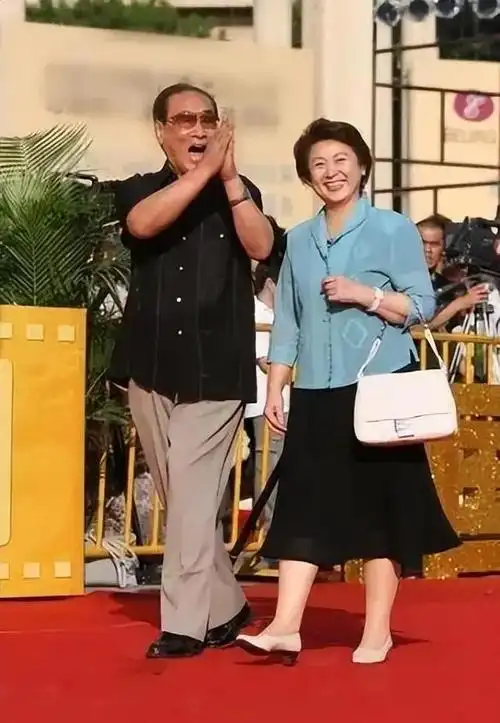 庞好:父亲是与王心刚齐名的庞学勤,娶演员东方闻樱,幸福美满