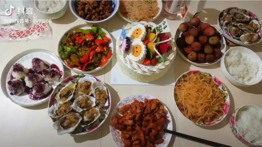 今天过生日,自己下厨,家里人给打工男人庆祝生日,生日快乐