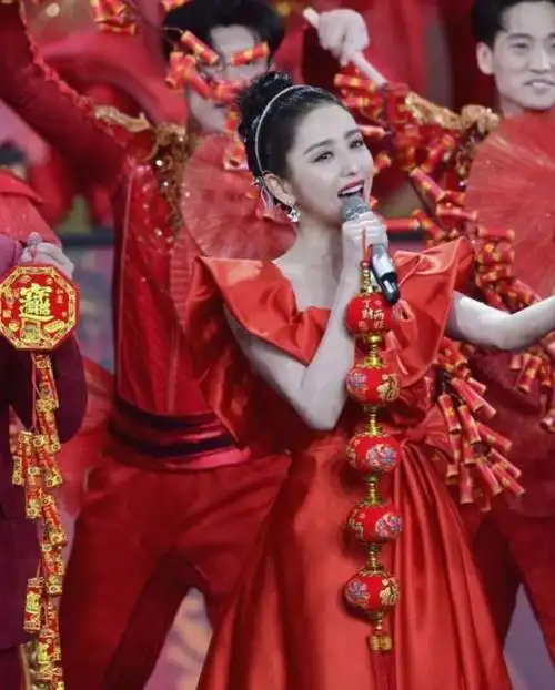 郑爽央视春晚江疏影仙气关晓彤俏皮陈伟霆松弛王一博燃炸全场