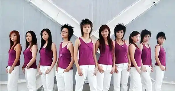 如今却不再受关注,昔日的风光无限,现今只剩落寞,这就是许多"超级女声