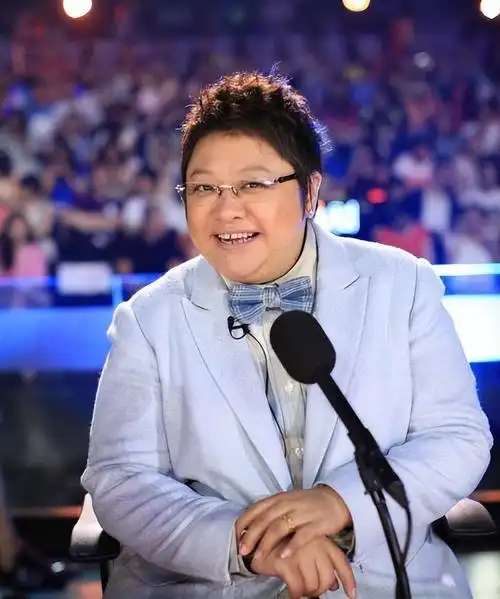 回顾韩红的母亲雍西女儿52岁仍未婚单身让她纠结心痛