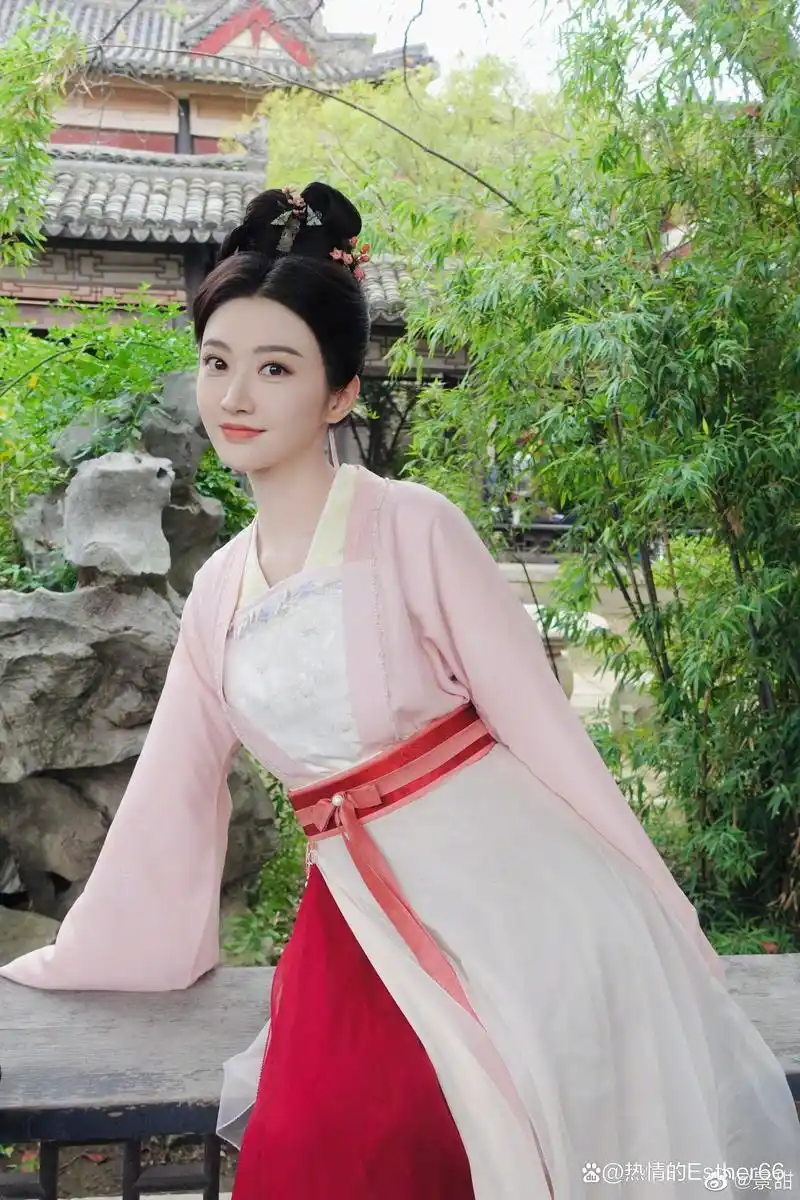 景甜古装照真美