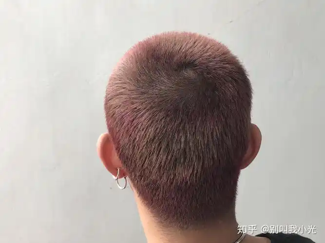 男生寸头初次染发染什么颜色