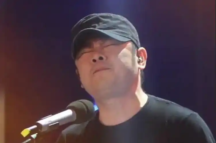 回顾刀郎前妻生下女儿40天便跑路他再婚娶新疆美女后怎样了