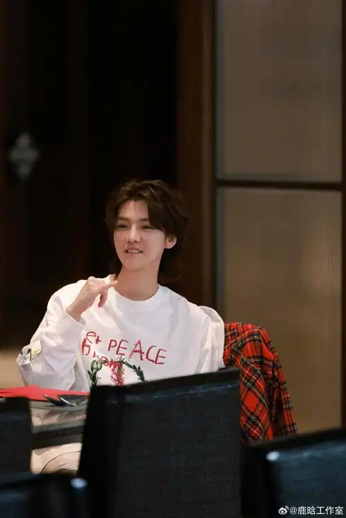 鹿晗超话好消息,五哈4街头巡回演唱会即将在山东开唱啦!