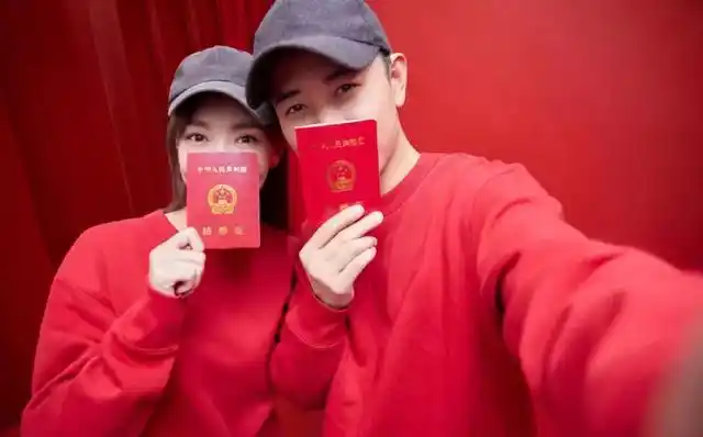 男方却被曝已有女友,7月还探过班节目里张天爱问了王大陆几次结婚问题