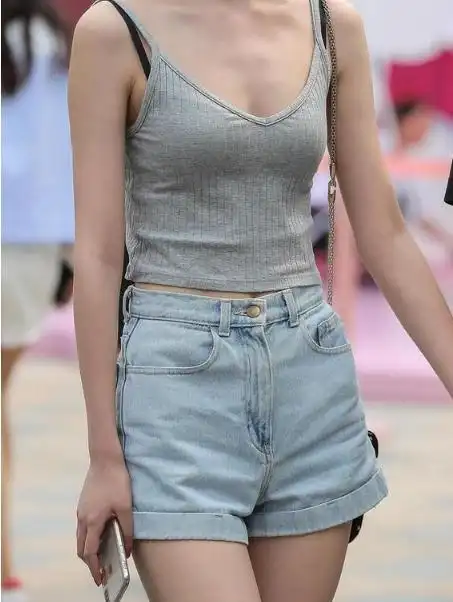 吊带背心搭配小热裤2020清凉打扮就这么穿