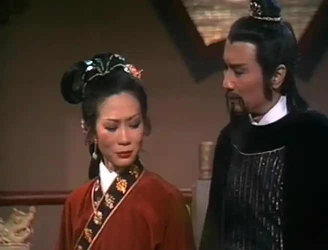 出演秦红棉的演员是黄文慧,观众们更熟悉黄文慧所演的是《射雕英雄传