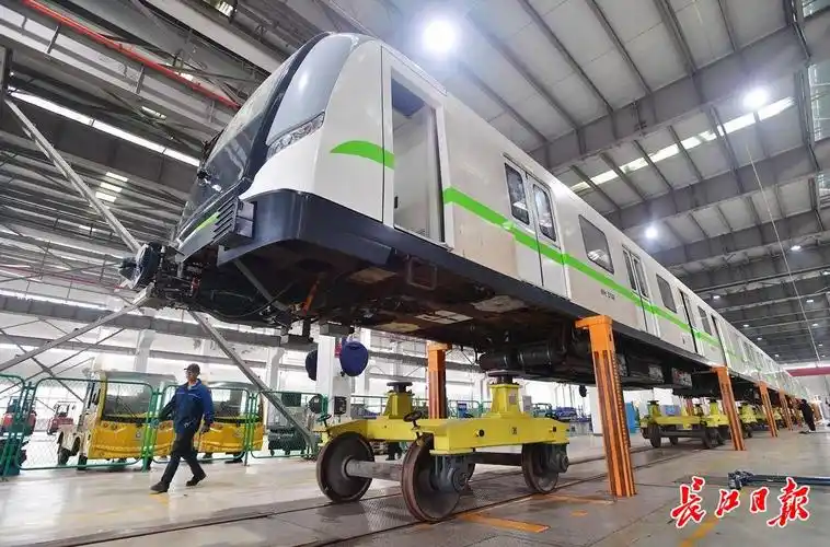 行程达120万公里,武汉三列地铁列车正在大修_要闻_新闻中心_长江网_cj