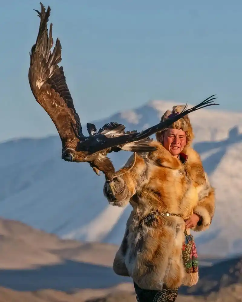 蒙古国9899西部猎鹰节摄影骑马猎鹰狩猎 猎鹰节的玩法:西部猎鹰