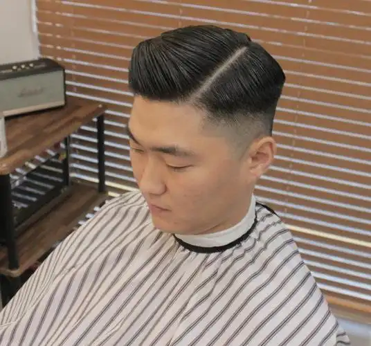 三七分背头搞笑图片