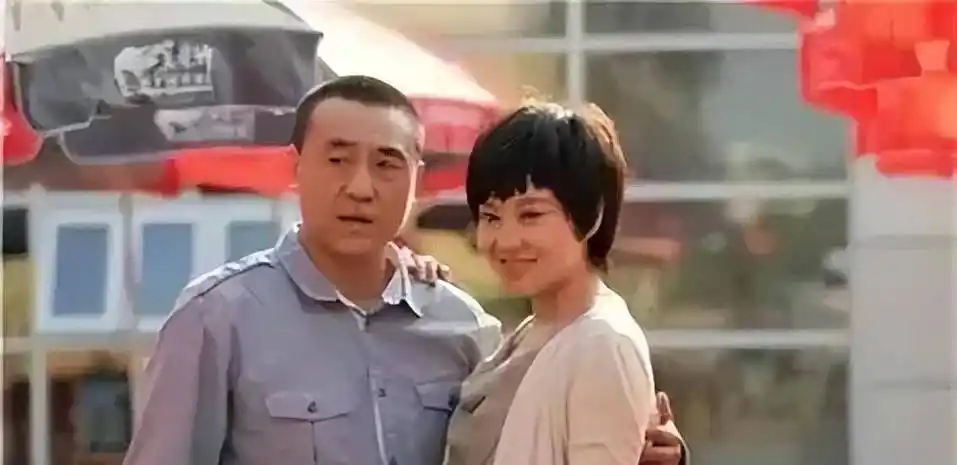 1997年,何冰女同学说:我都29了,嫁不出去了,要不然,你娶我吧_李海洋