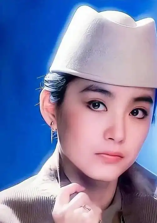 陈漫镜头下即将69岁的林青霞和年轻时无差多了温柔优雅大气