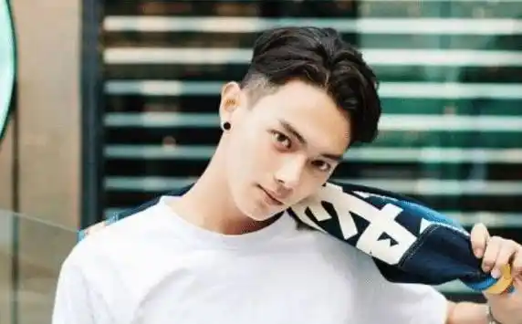 原创长相阳光帅气的许凯出演了多部电视剧深受众多粉丝喜欢