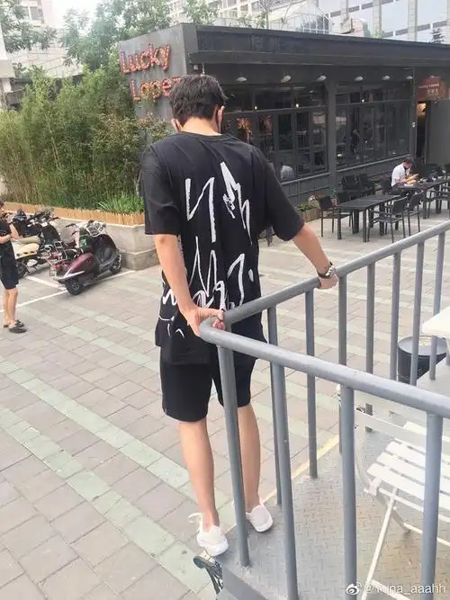 昆仑山茶馆祝演员胡先煦新的一年大放异彩20211期