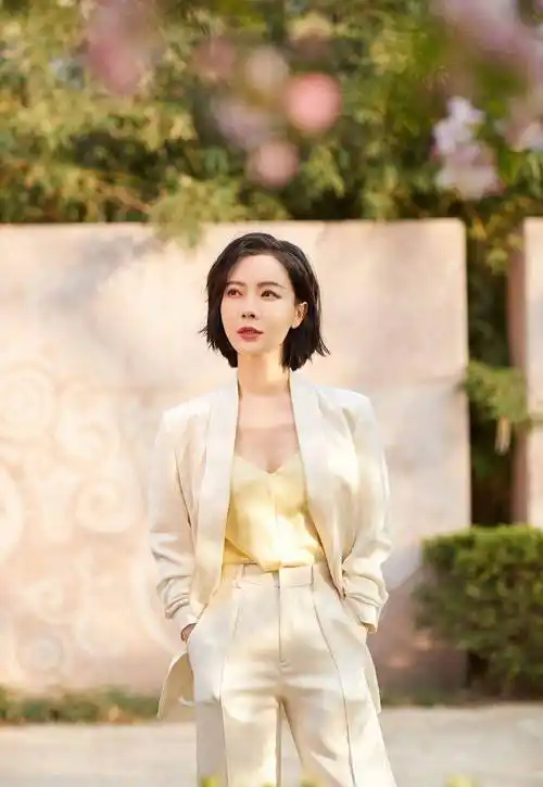 陈数西装的穿搭好洋气读者减龄女神当之无愧