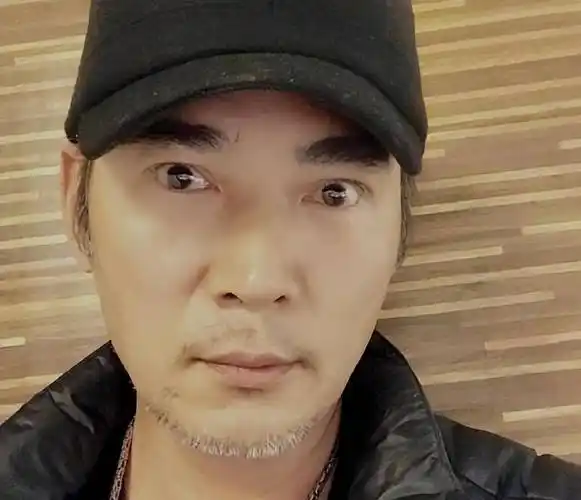 54岁焦恩俊晒出近照,下颌冒出白胡子,与当年的杨戬判若两人_婚姻_身材