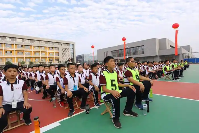 邢台精英中学隆重举行第一个开学典礼